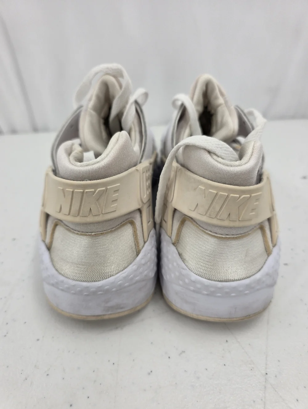 Nike Air‎ Huarache Size 6Y White Platinum 654275-110 Classic Running Sneaker.